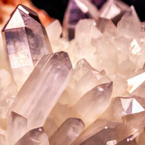 金骨幹太陽石功效：探索這款神奇水晶的力量與益處